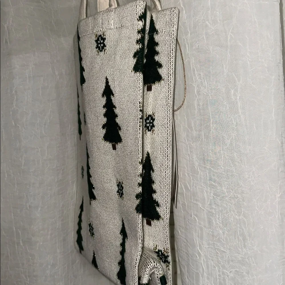 CT White Ivory Green Gold Christmas Tree Snowflake Knit Wine Gift Bag